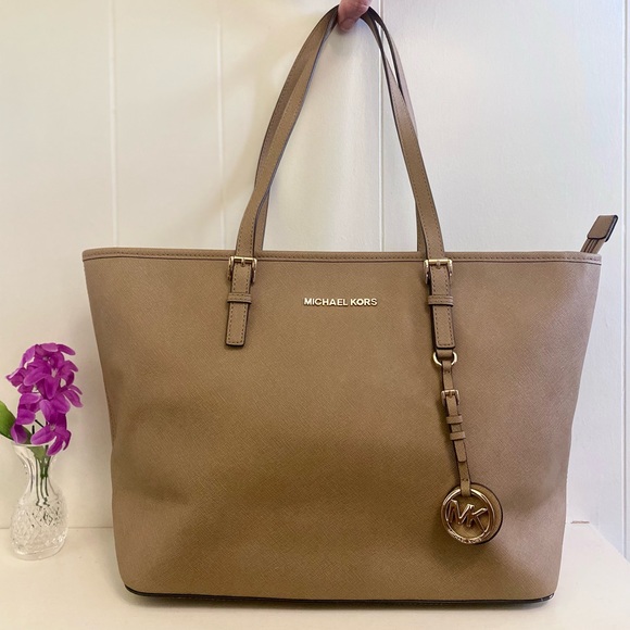 Michael Kors Handbags - Michael Kors Jet Set Saffiano Leather Bag
